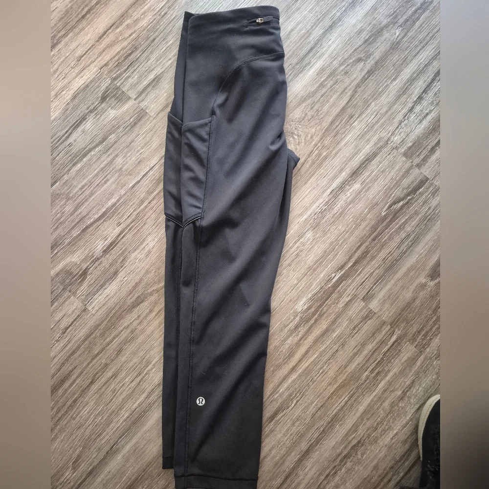 Lululemon Athletica Sz 6 Black 3/4 Leggings - Picture 2 of 4